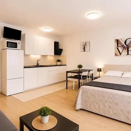 Apartament Art Garden Towers Praga